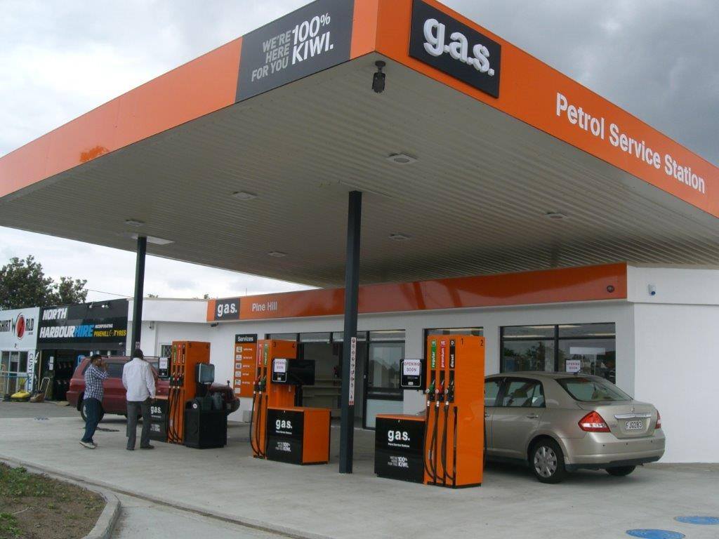 find nearby petrol station